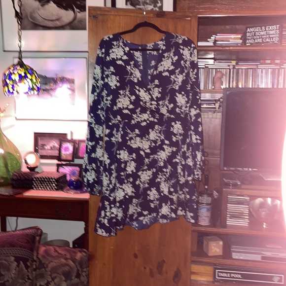 Never worn dress maker unknown, We ordered it on line - Picture 7 of 8